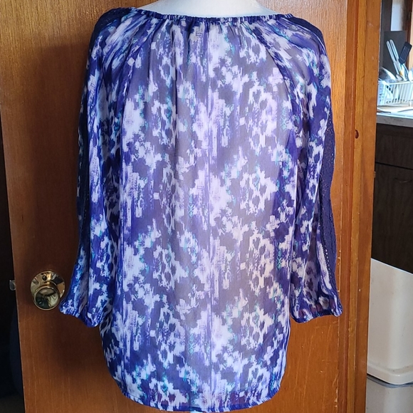 Express Top/Blouse - Picture 5 of 9